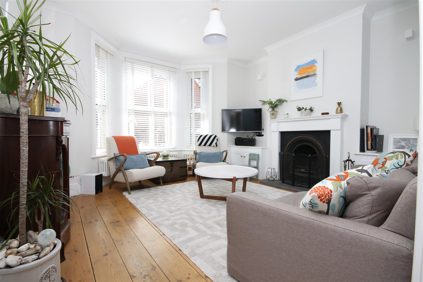 Spacious living room